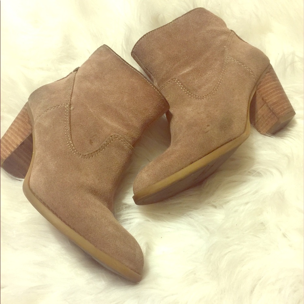 Nine West suede ankle booties size 8
