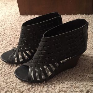 American Eagle brand new peep toe wedges