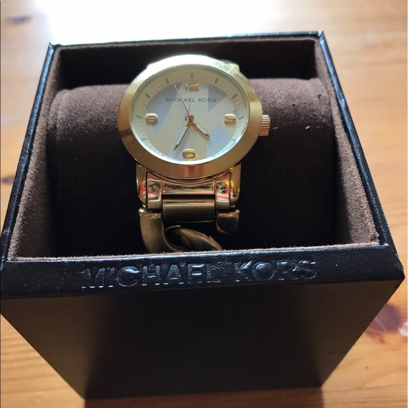 SOLD💥 AUTHENTIC Michael Kors Runway Twist watch - Picture 6 of 7