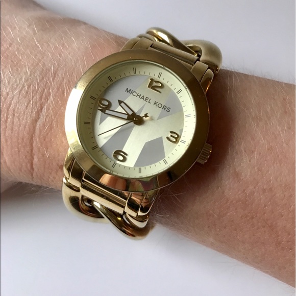SOLD💥 AUTHENTIC Michael Kors Runway Twist watch - Picture 2 of 7