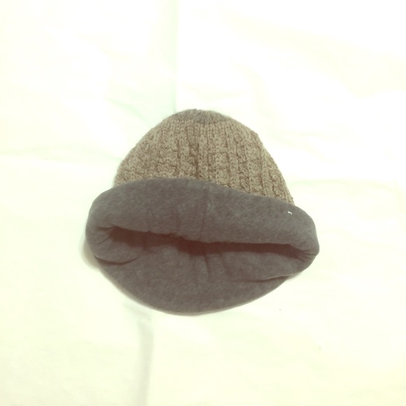 Cute winter hat - Picture 2 of 2