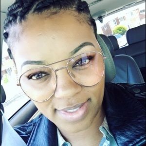 Meet your Posher, Simone