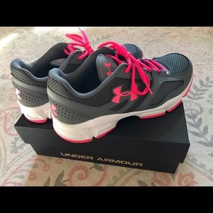 Under armour women's training shoes sz 9