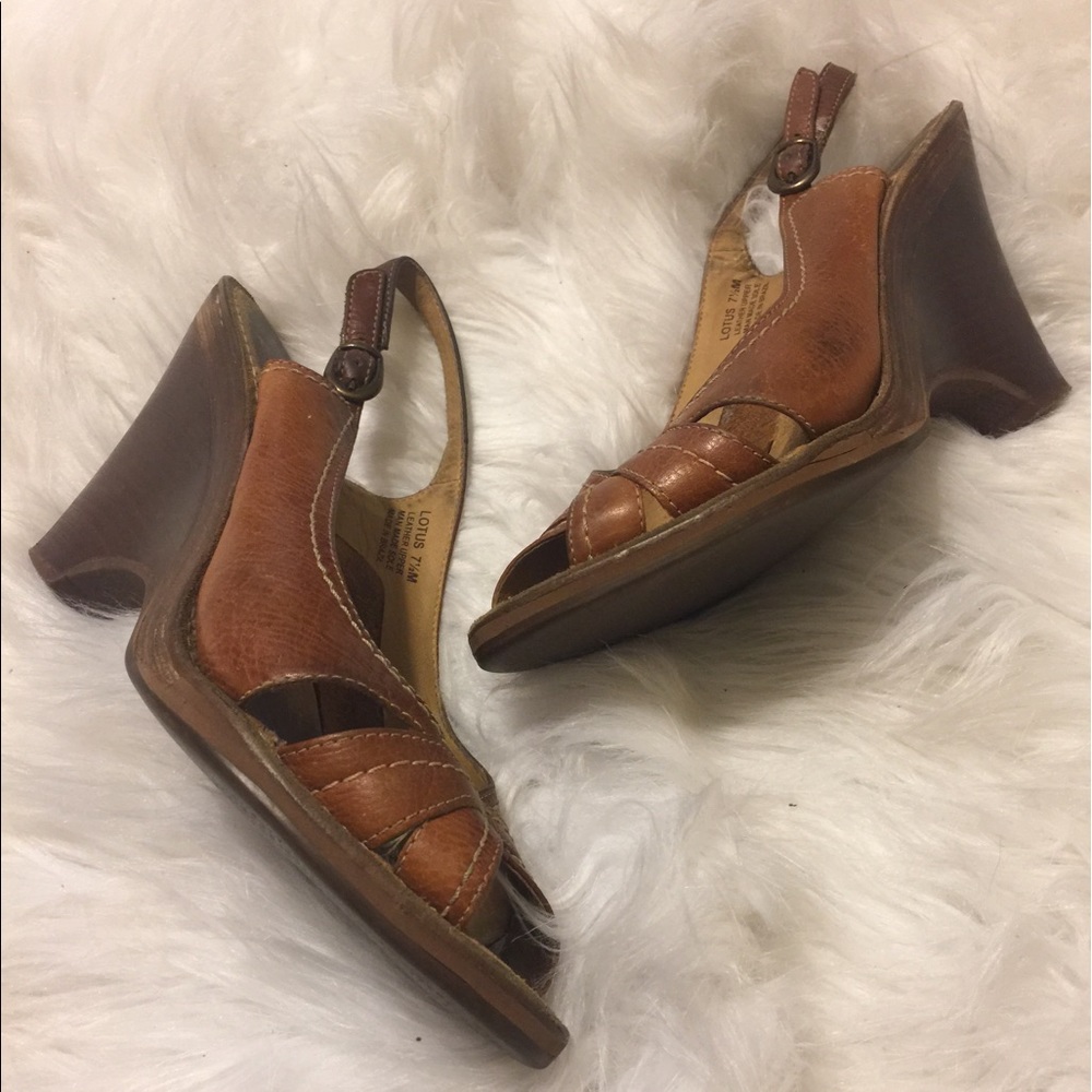 Nicole sling back wedges size 7 1/2