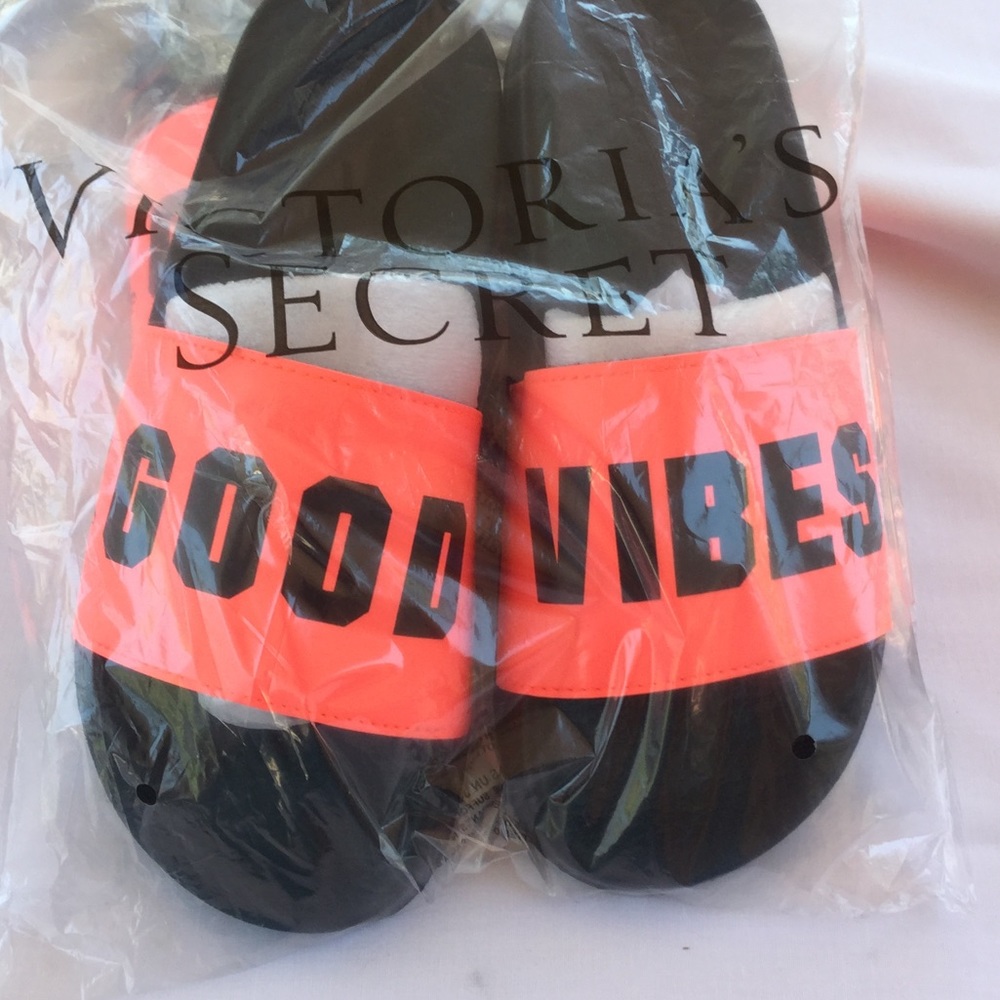 Pink by Victoria's Secret cheeky Slide New!! - Picture 3 of 4