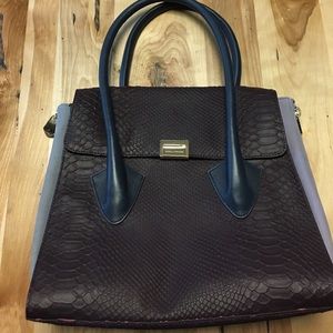 Pour la Victoire Shoulder Bag