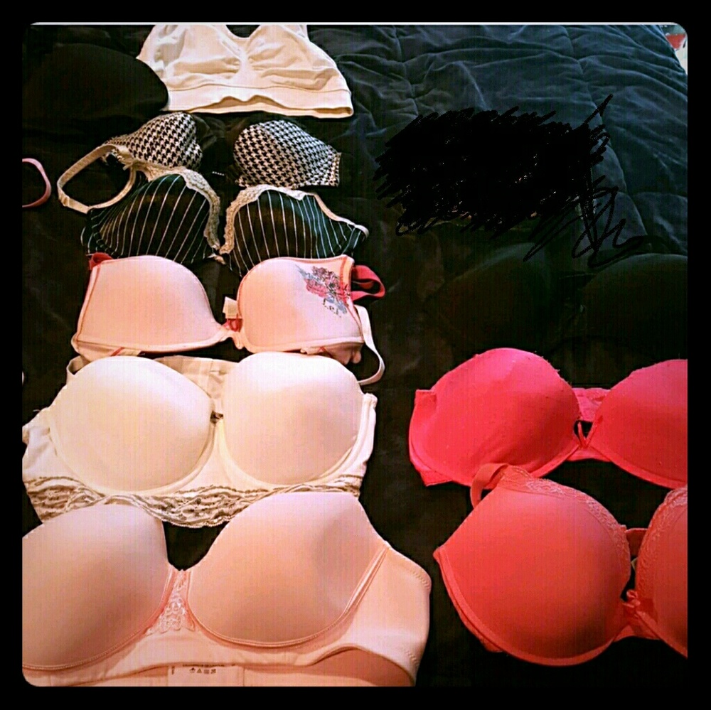 Lots of bras 36 c 36 D 38 C & 38D "SALE"85$ today
