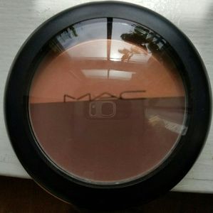 MAC Sculpt and Shape in Warm Light