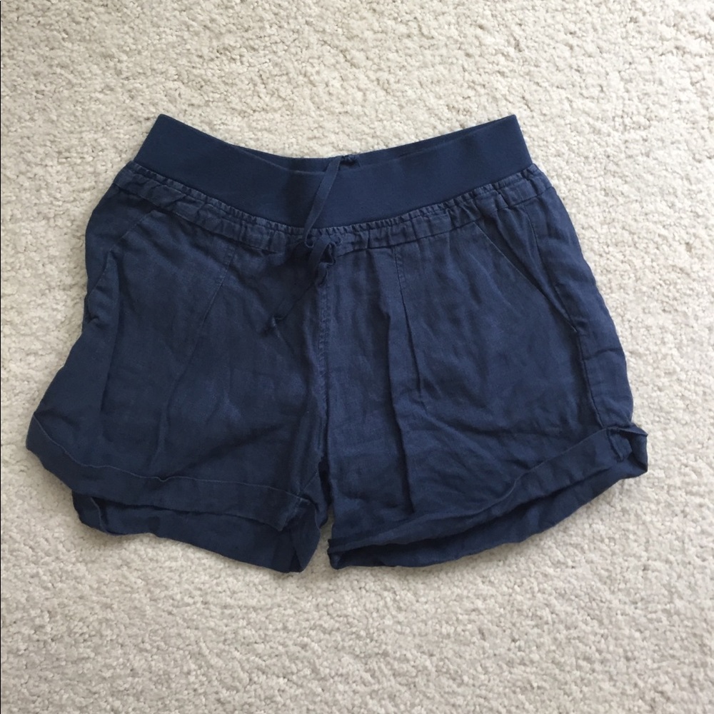 Comfortable linen blue shorts