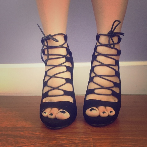 Size9 Black Tie Up Heels - Picture 1 of 4