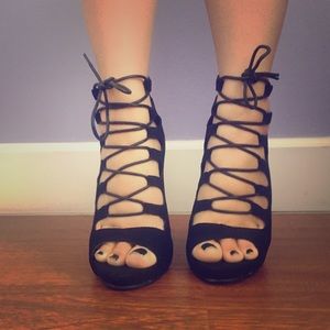 Size9 Black Tie Up Heels