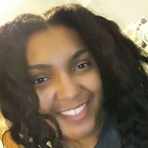 Meet your Posher, Dominique