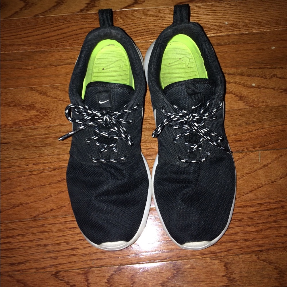 Nike Roshe running shoe Size 7 black and white