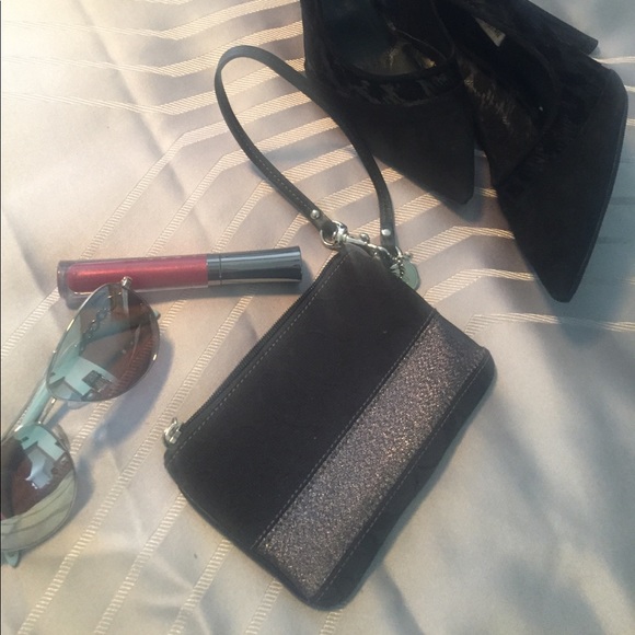 Coach wristlet - Picture 1 of 3