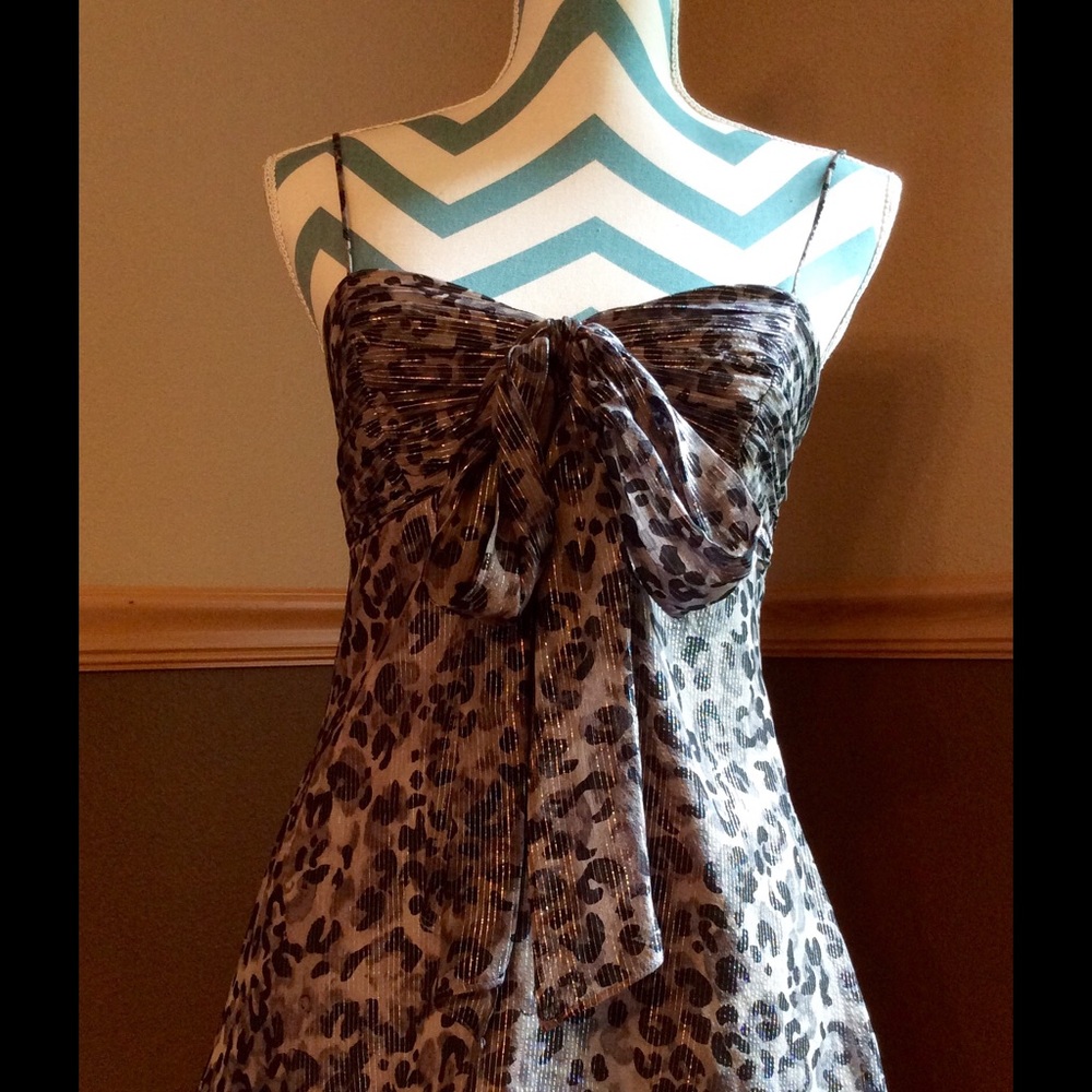 💕New listing💕 Laundry sleeveless blouse. - Picture 2 of 5