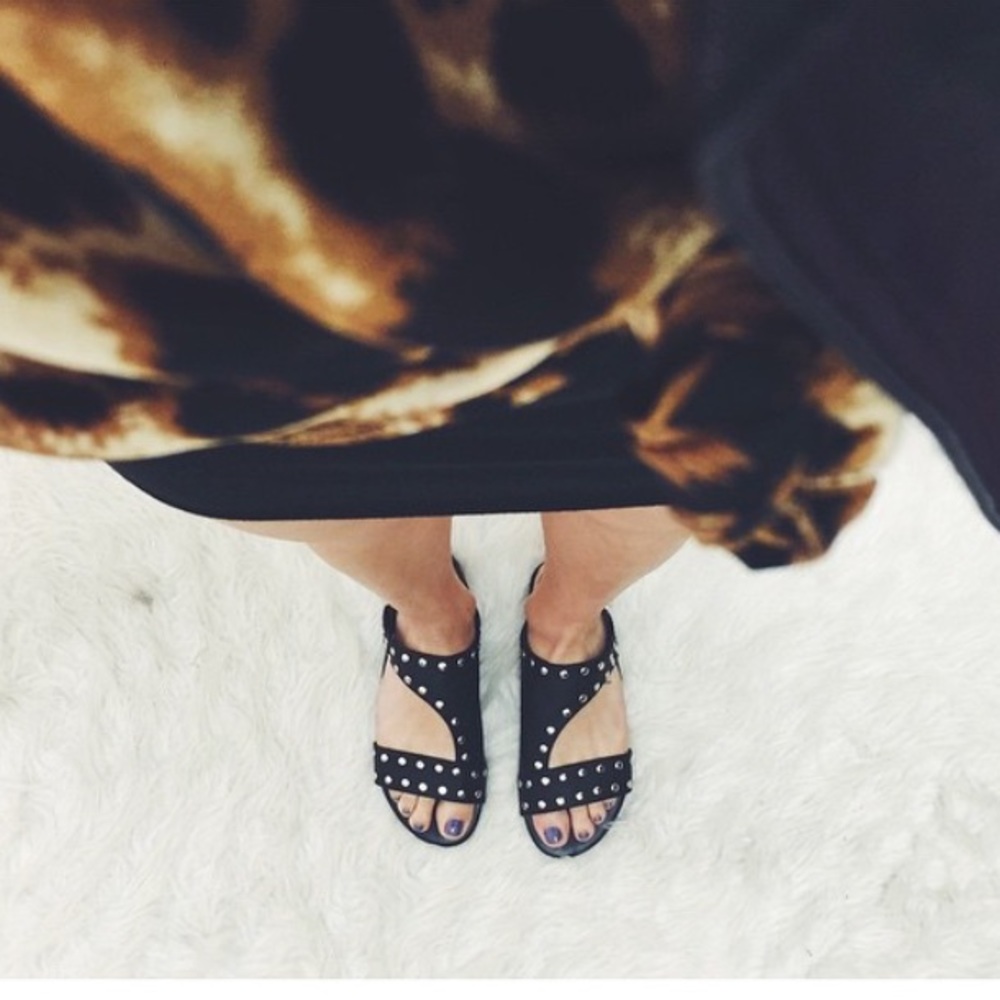 Axis sandals