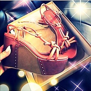 Sergio Rossi popular designer olive/cognac wedge