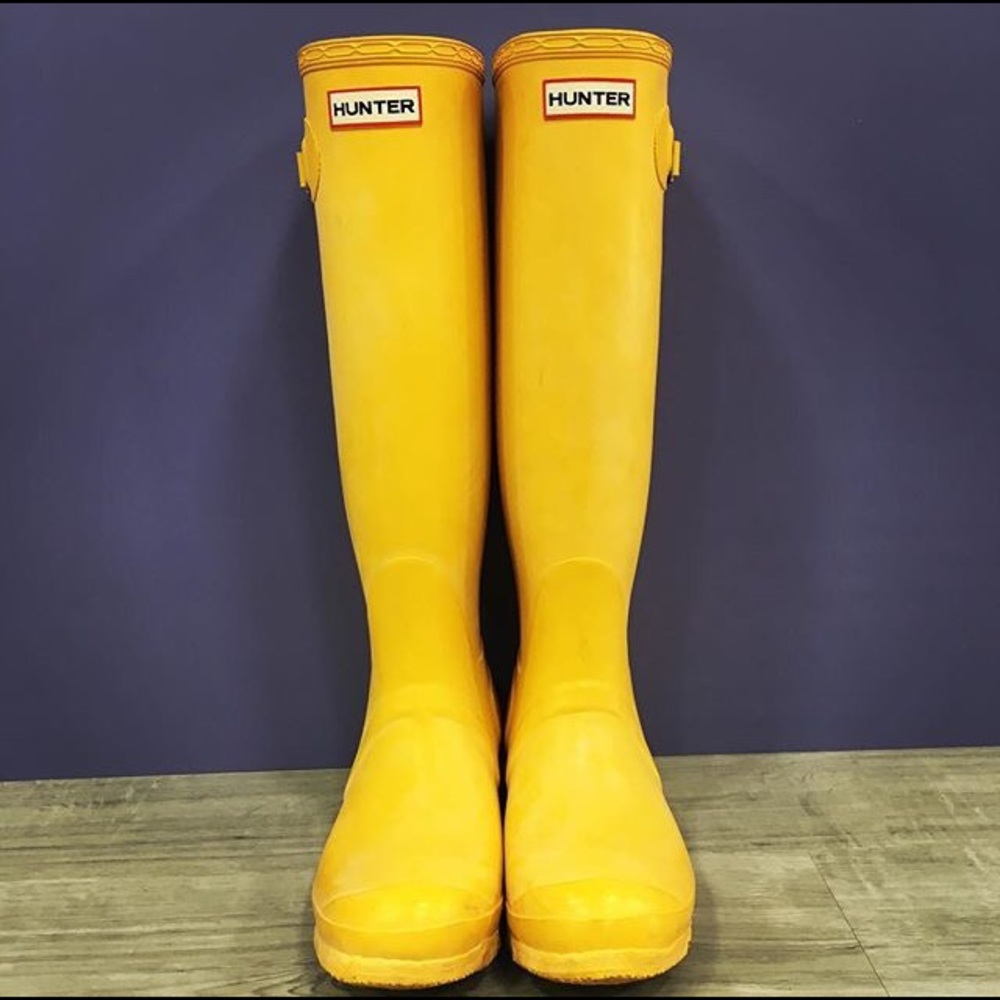 Hunter yellow rain boots