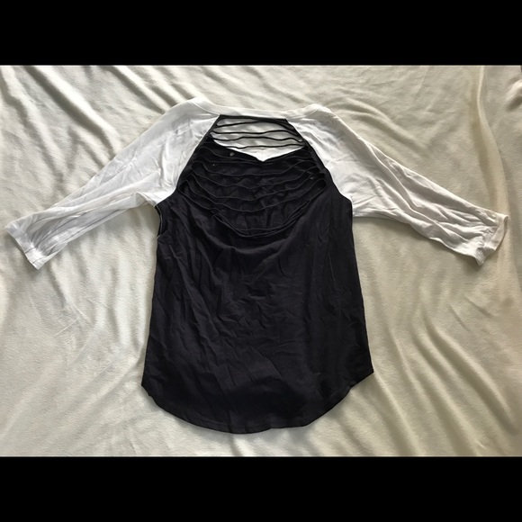 Fashion forward top, perfect for warmer weather XS - Picture 2 of 3
