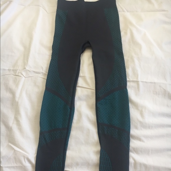 Lululemon leggings. Size 2 - Picture 1 of 4