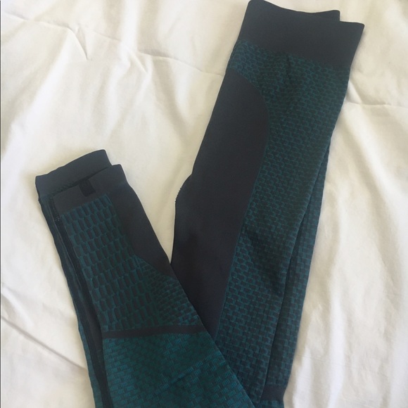 Lululemon leggings. Size 2 - Picture 2 of 4