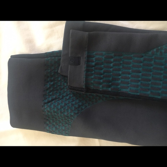 Lululemon leggings. Size 2 - Picture 4 of 4