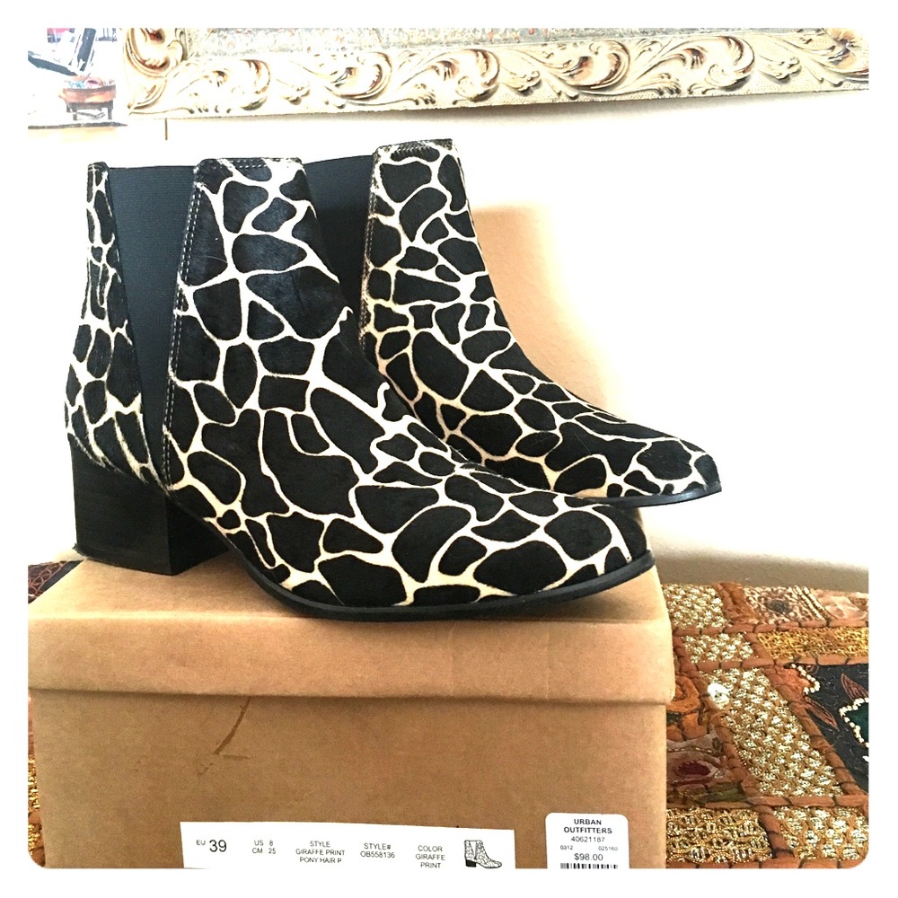 PRINT BOOTIES! EDGY STATEMENT BOOT!