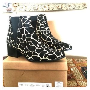 PRINT BOOTIES! EDGY STATEMENT BOOT!