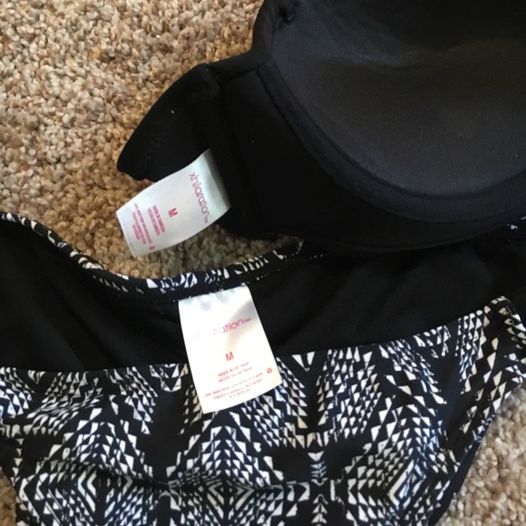 Two piece bathing suit - Picture 3 of 3