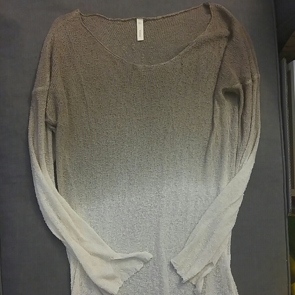 🚫SOLD IN A BUNDLE🚫NWOT OMBRE SHEER TOP!! - Picture 6 of 8