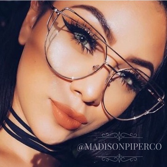 ❗️Flash Sale! Rose Frame Clear Cat Eye Sunglasses - Picture 2 of 6