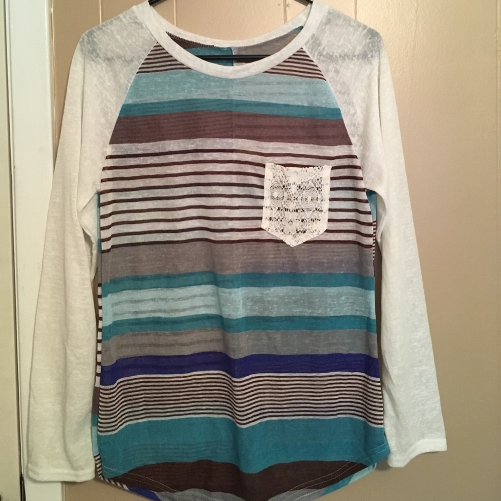 Long sleeve pocket shirt, thin material.