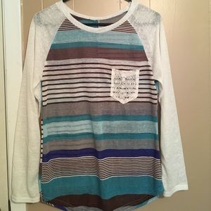 Long sleeve pocket shirt, thin material.