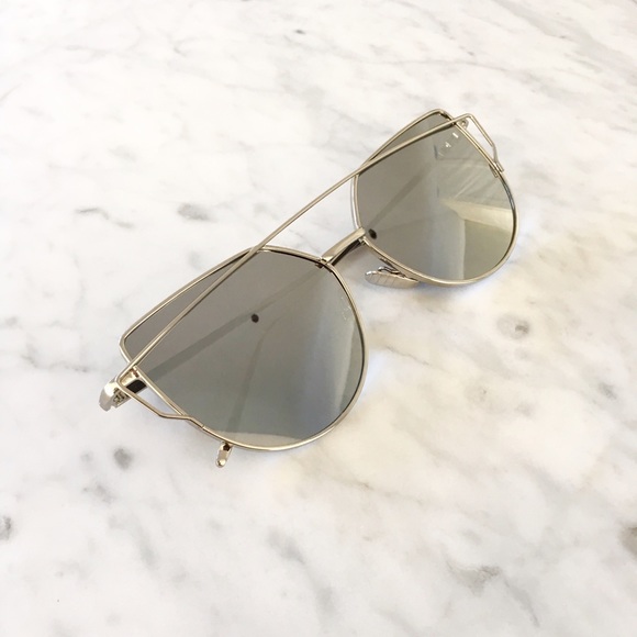 ☀️ "Whitney" Silver Mirror Cat Eye Sunglasses☀️ - Picture 2 of 6