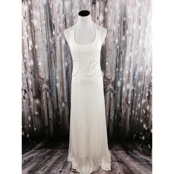 ๐CLEARANCE๐ Ivory Spaghetti Strap Backless Maxi - Picture 5 of 8