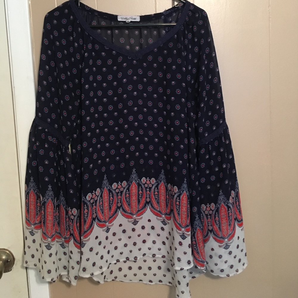 Patterned long sleeve blouse.