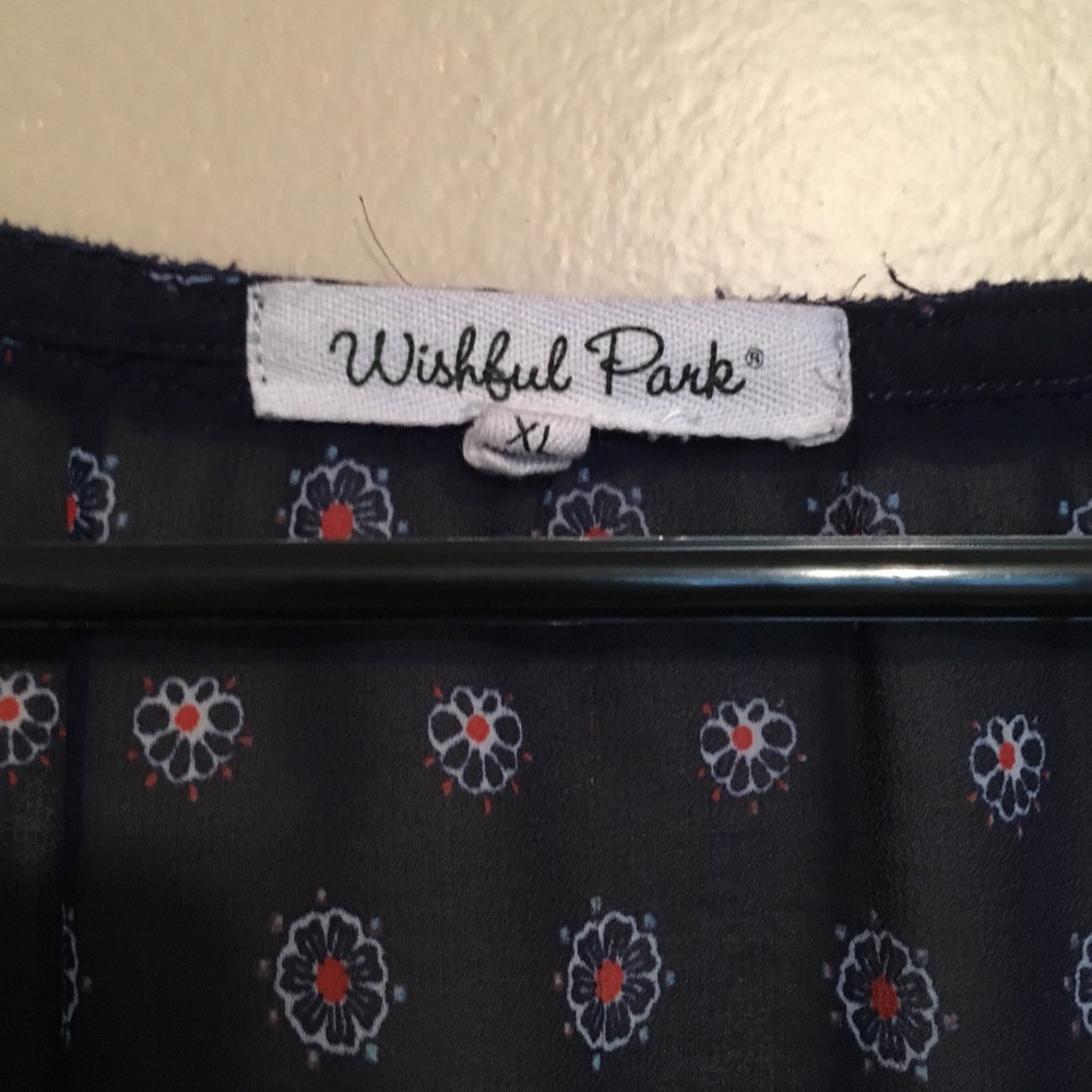 Patterned long sleeve blouse. - Picture 4 of 4