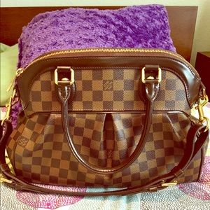 SOLD‼️Authentic LV Trevi