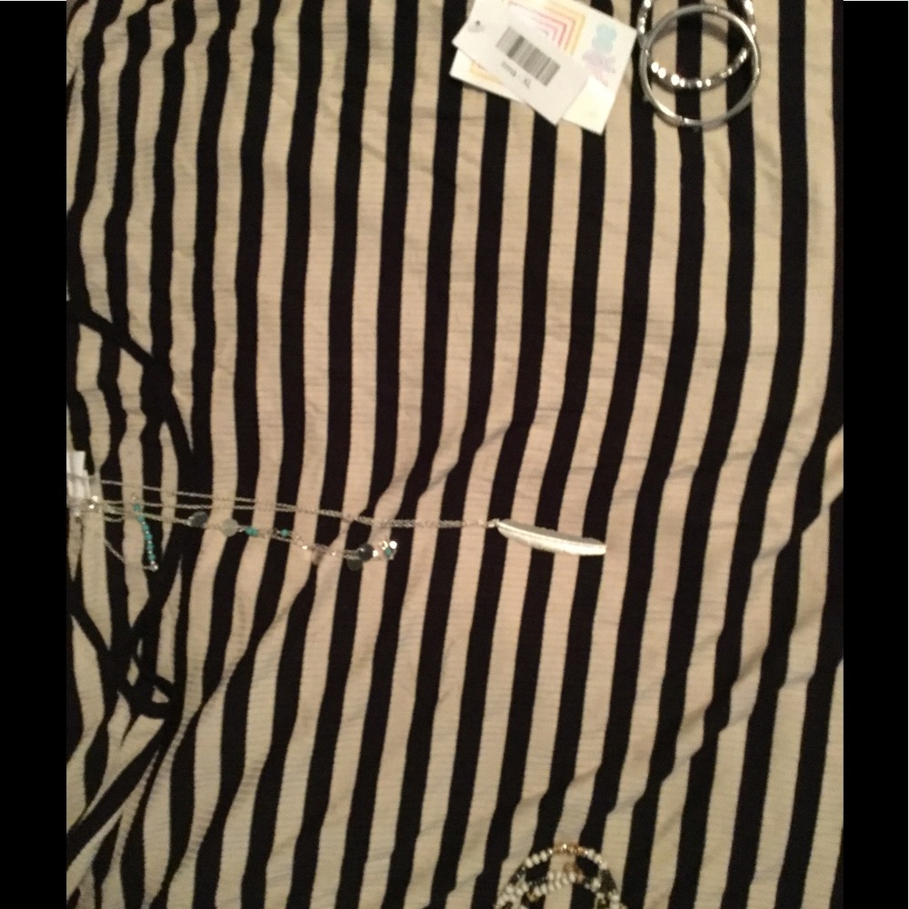 BNWT  XL LuLaRoe Irma