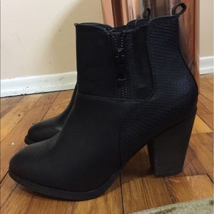 Aldo Gytha Chelsea Booties Size 10