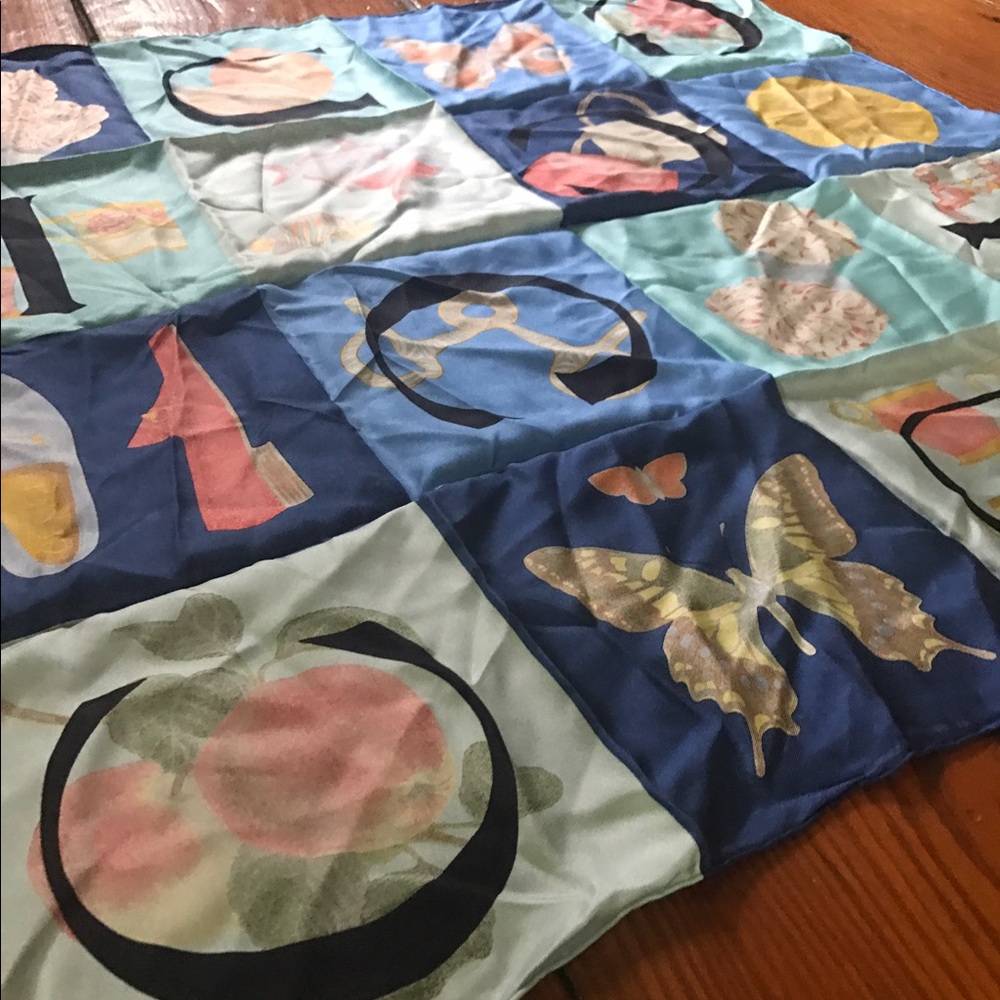 blue Gucci silk scarf - Picture 3 of 3