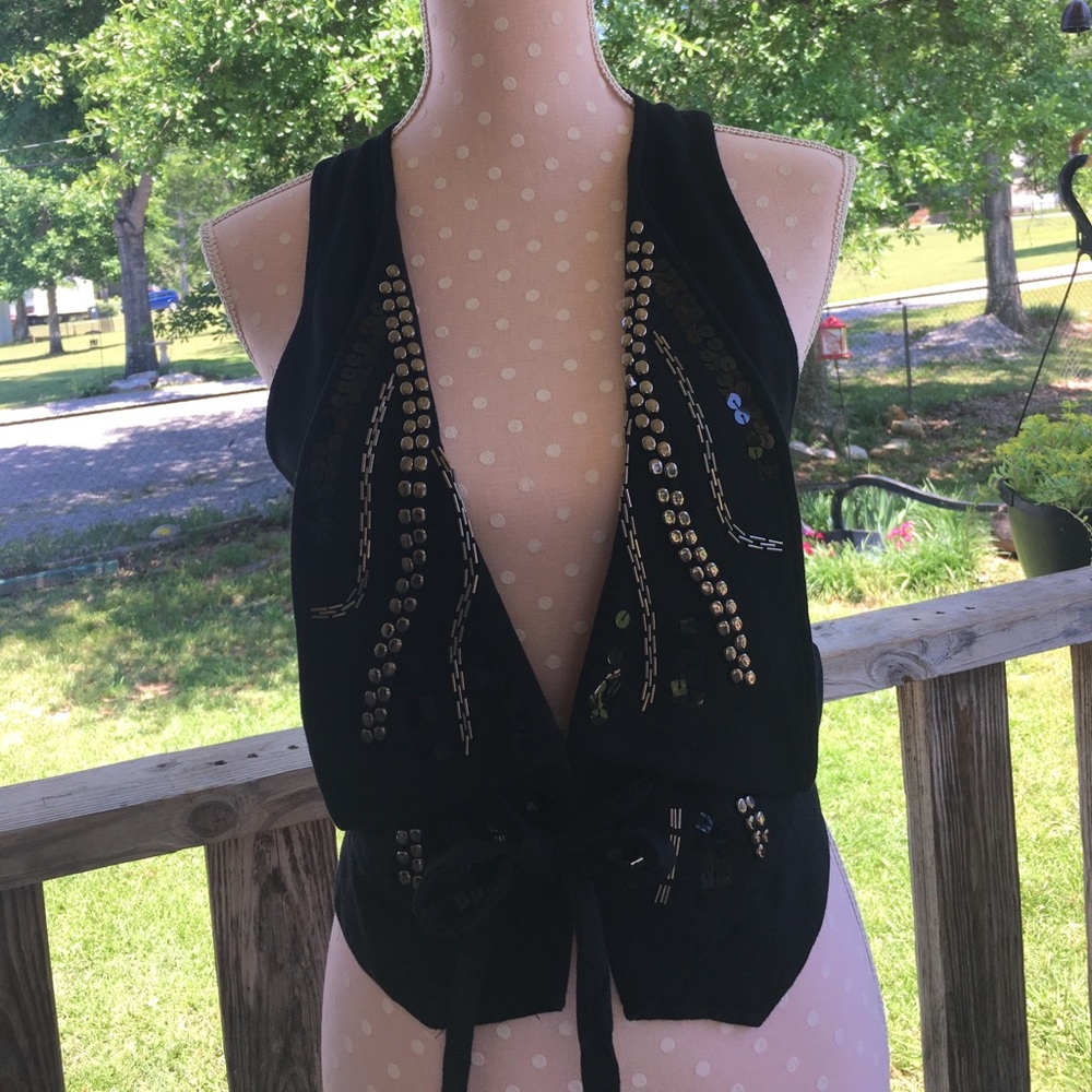Buckle vest