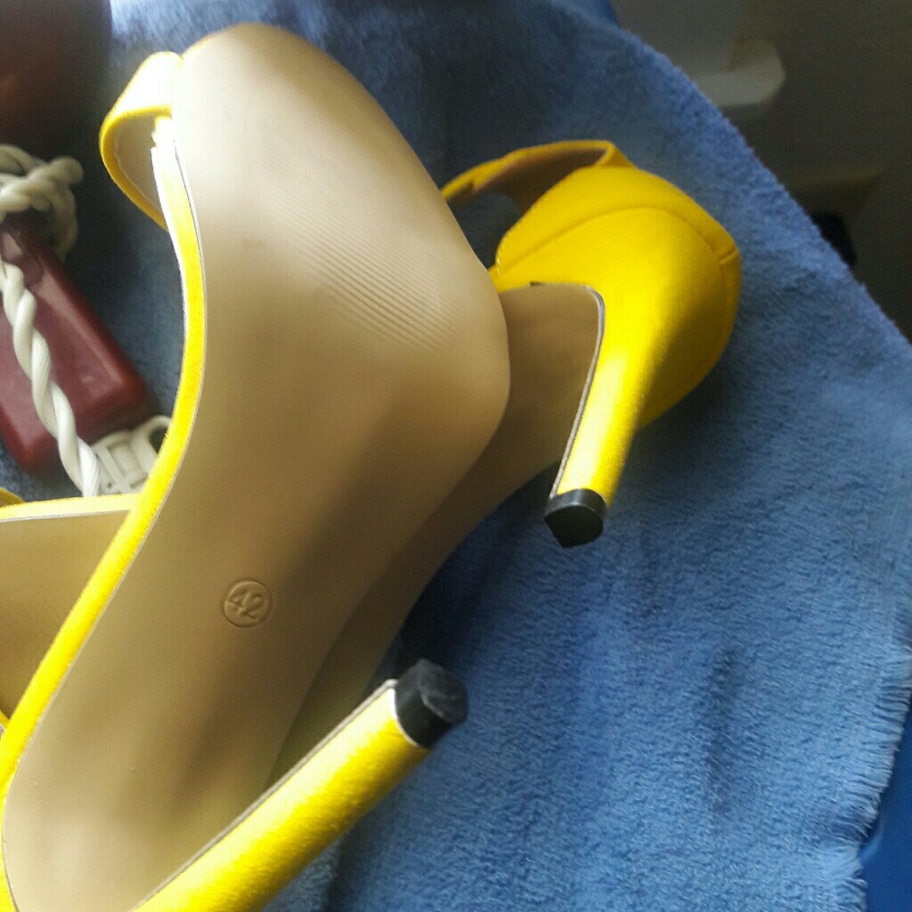 Heels - Picture 2 of 3