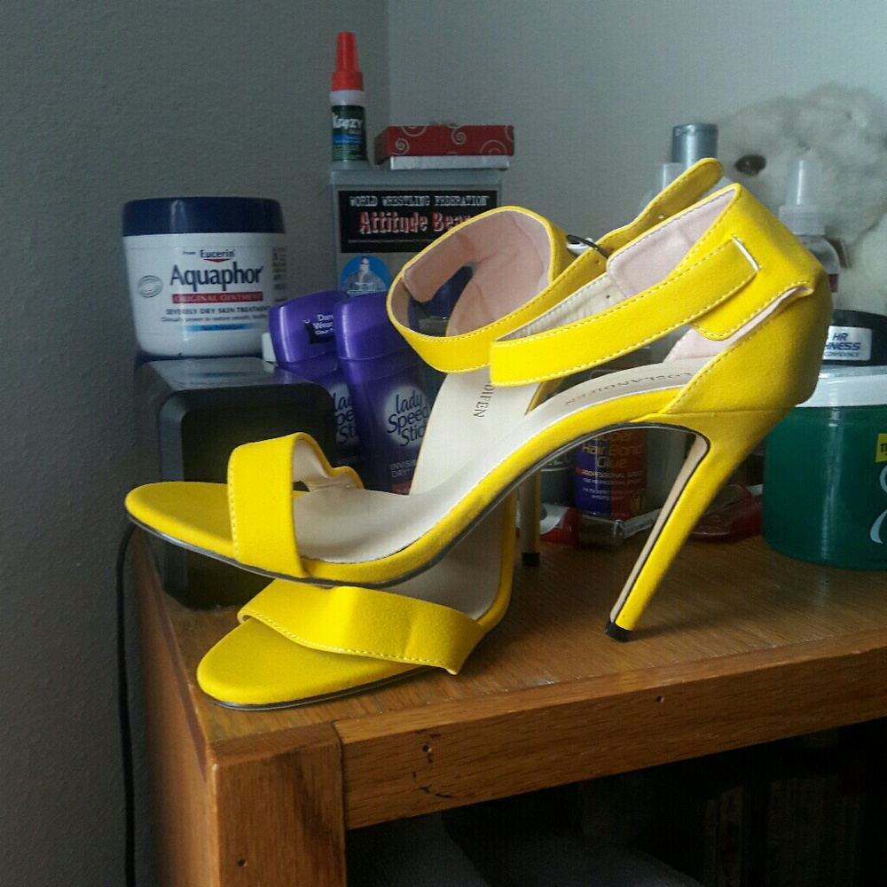 Heels - Picture 3 of 3