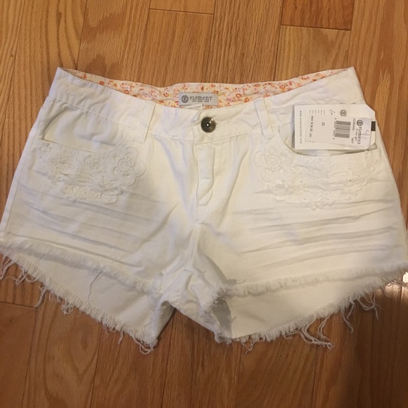 White floral shorts - Picture 1 of 1