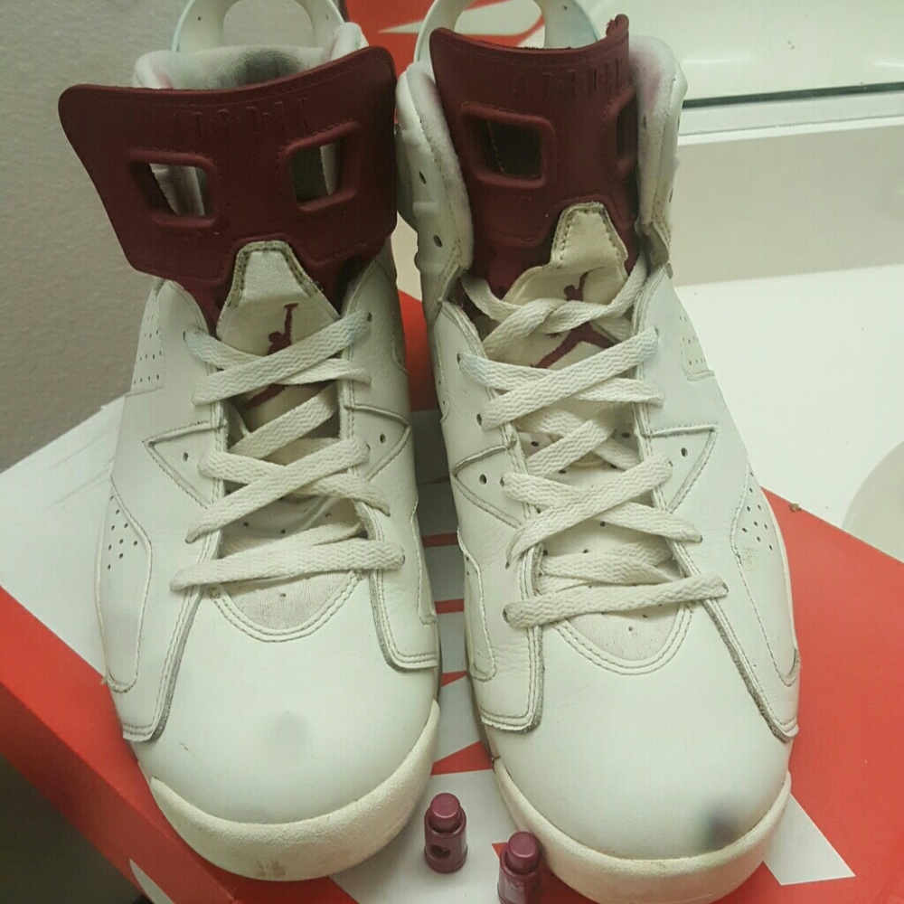Jordan maroon 6s