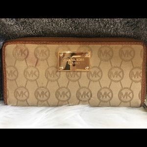 Michael Kors beige/tan wallet
