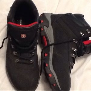 Swiss Gear Sz 8 waterproof hiking boots
