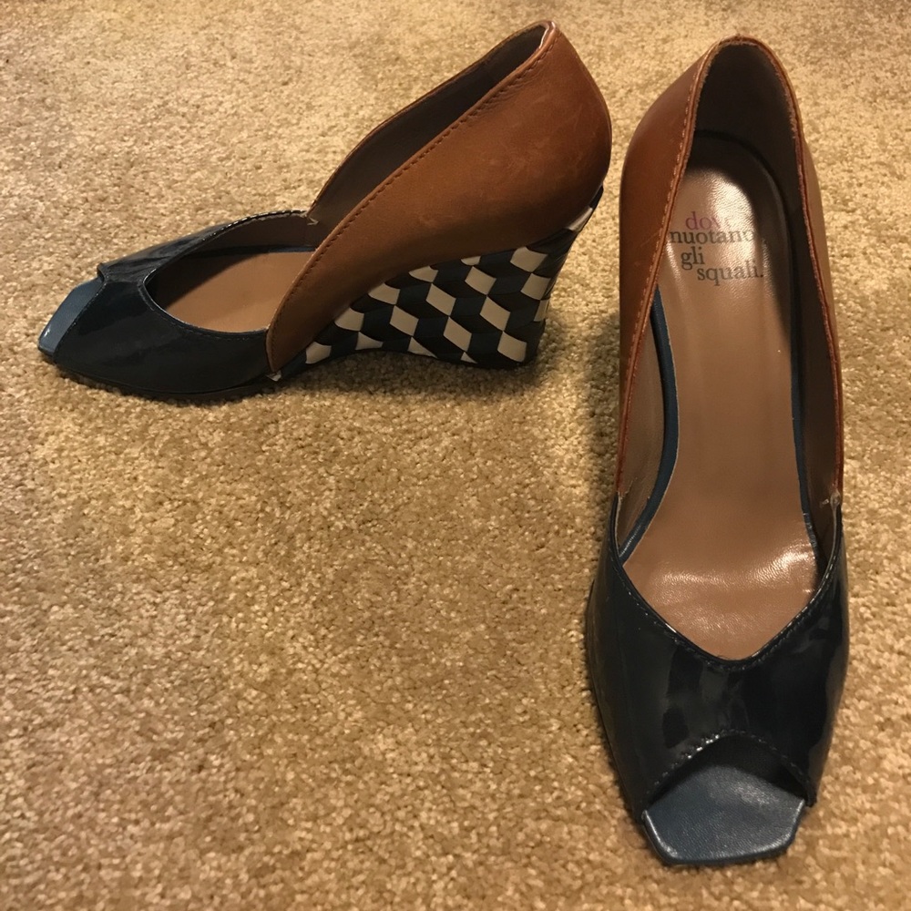 Navy, camel, and white wedge