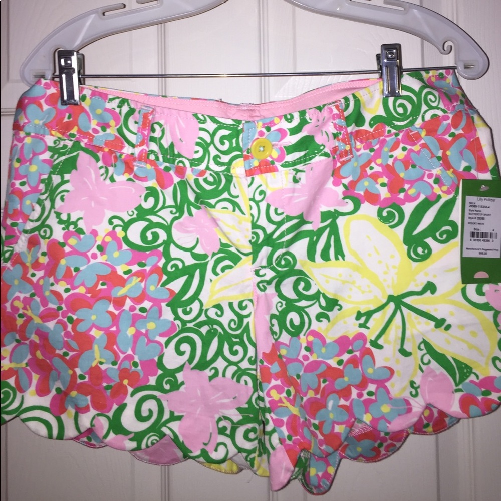 Lilly printed shorts with scalloped edges!